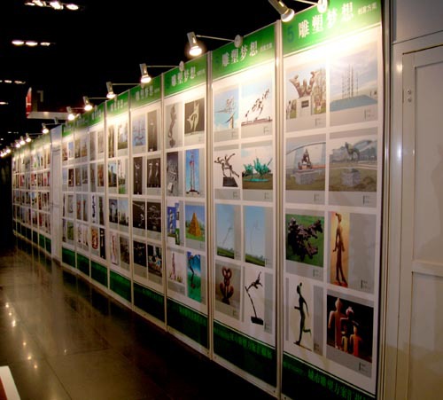 展覽展示中的智慧美學 屏風、八棱柱與展板的多維應用